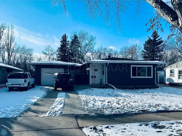 2806 10th St N, Fargo, ND 58102