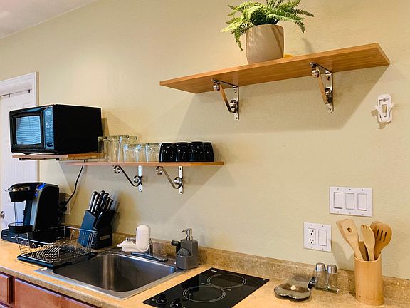 5th image of 2081 Sheraton Dr #1