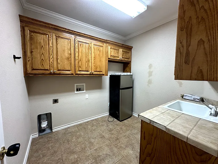 401 Springwood Ct — Photo 17