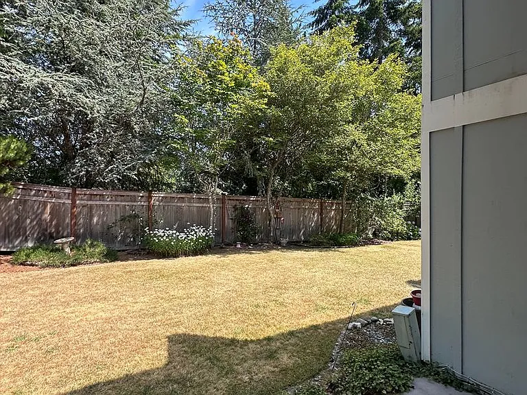 928 Blue Heron Ave NE — Photo 9