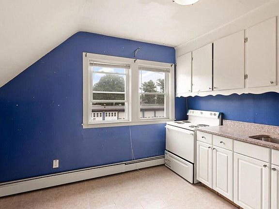 Kitchen w pantry