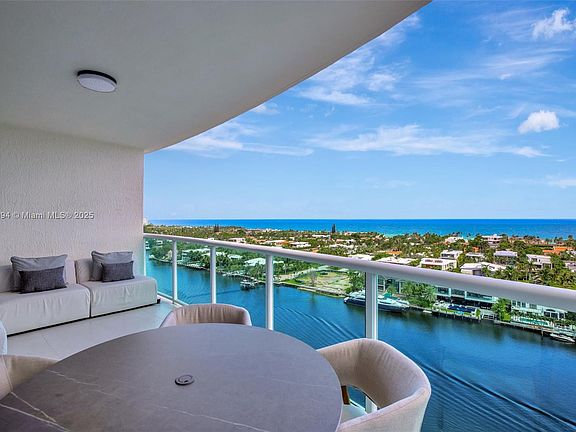 5th image of 20201 E Country Club Dr APT 1604