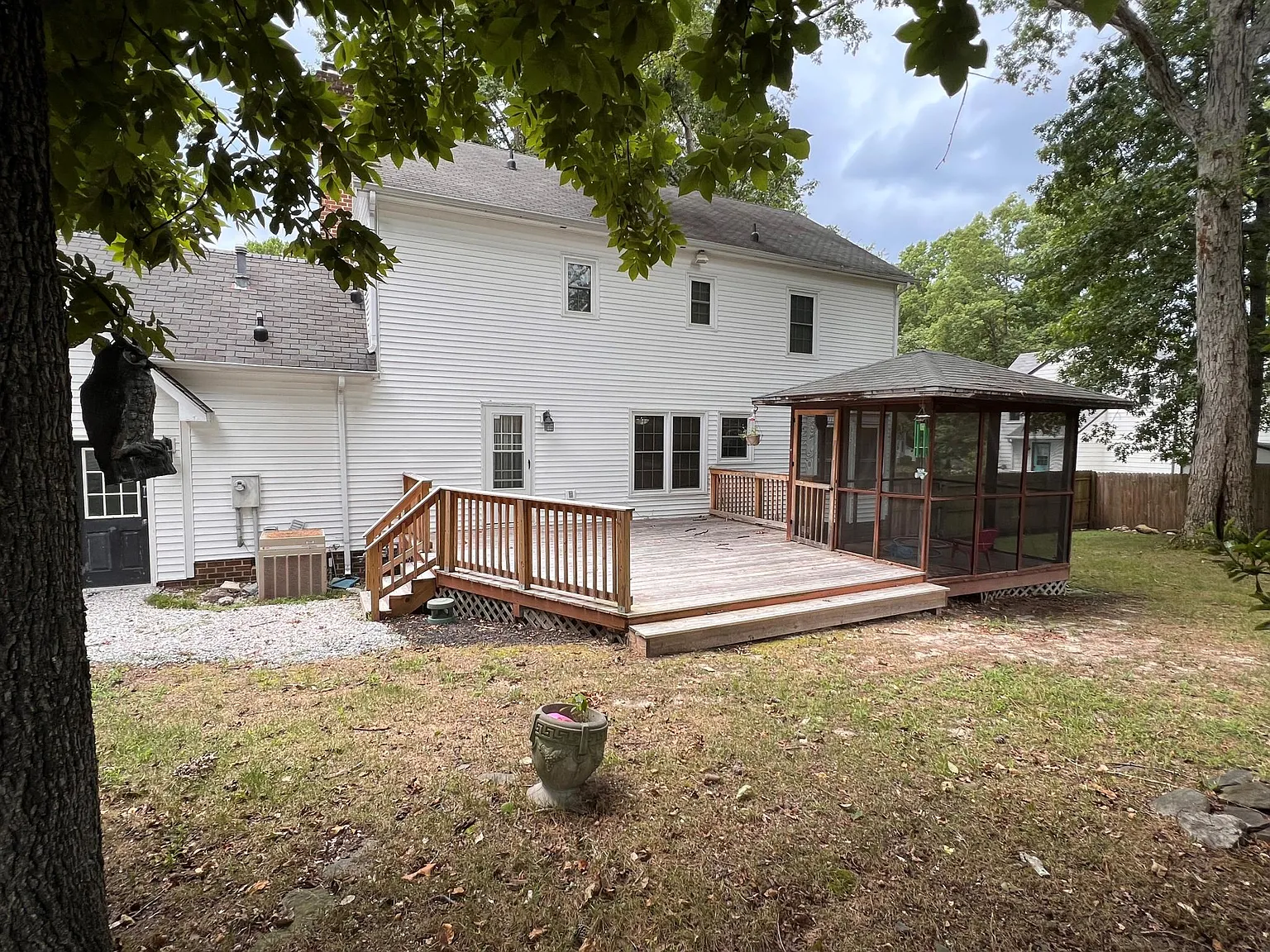4 bed, 2.5 bath, 2000 sqft, $2,900 — Photo 2