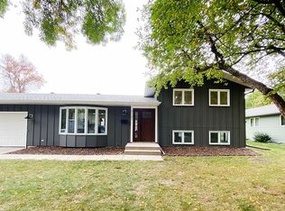 3121 Edgewood Dr N, Fargo, ND 58102
