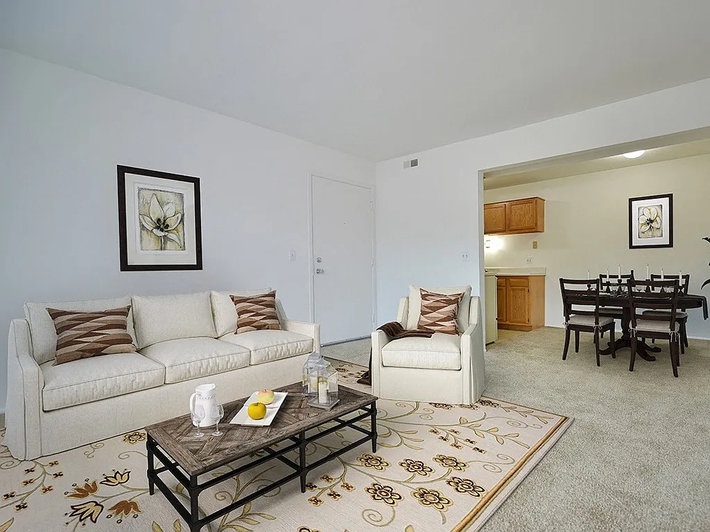 Charter Oaks Apartments — Photo 1