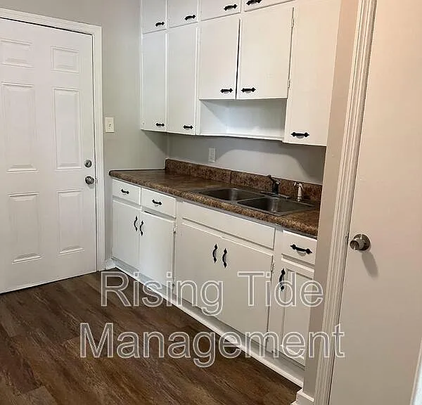 3905 39th Ct N — Photo 8