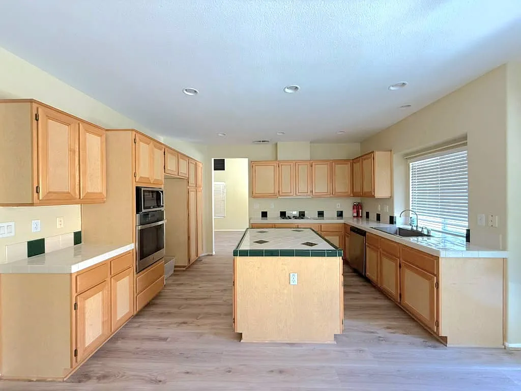 4 bed, 2026 sqft, $3,500 — Photo 1