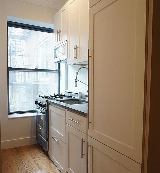 2nd image of 309 E 75th St #25A