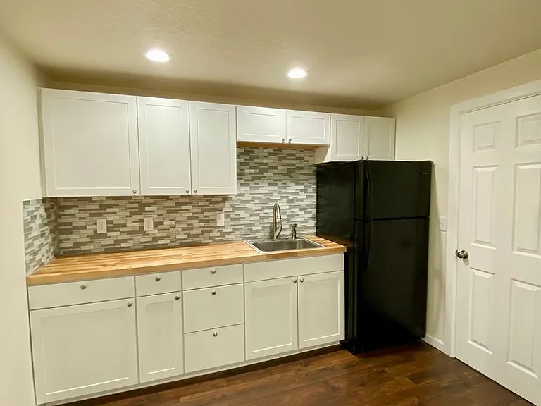 7605 Dobbs Dr — Photo 17