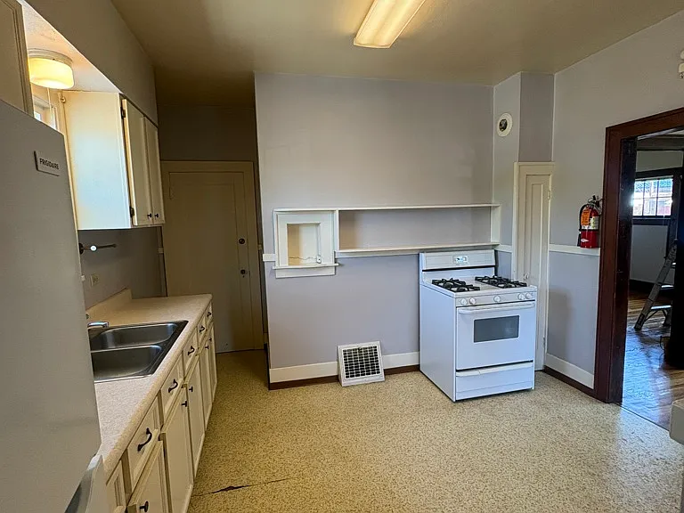 324 W Spruce St #328 — Photo 8