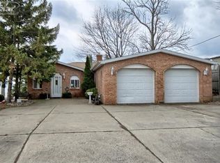 12088 Mantawauka Dr, Fenton, MI