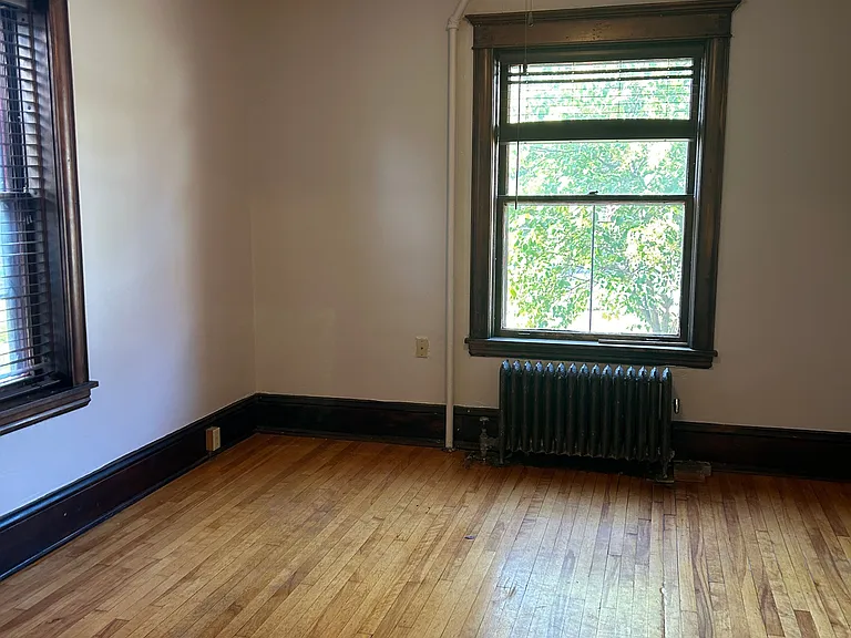 Raymond Flats — Photo 18
