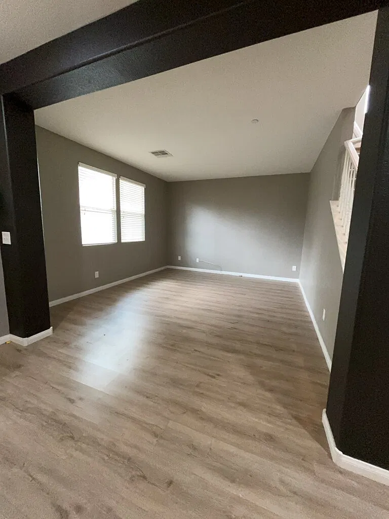 3 bed, 2.5 bath, 2306 sqft, $2,450 — Photo 4