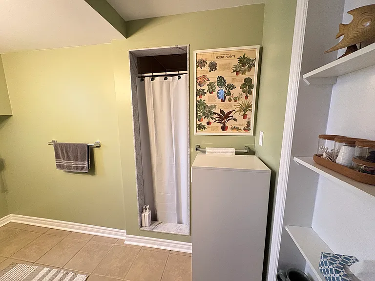 262 James St S #101 — Photo 17