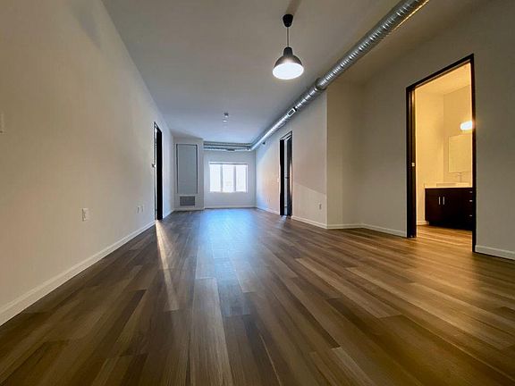 4th image of 1700 Western Ave APT 1-101