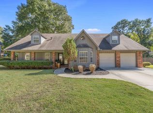 8 Dove Creek Cir, North Little Rock, AR 72116