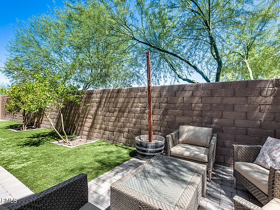 5th image of 214 E BRINLEY Drive