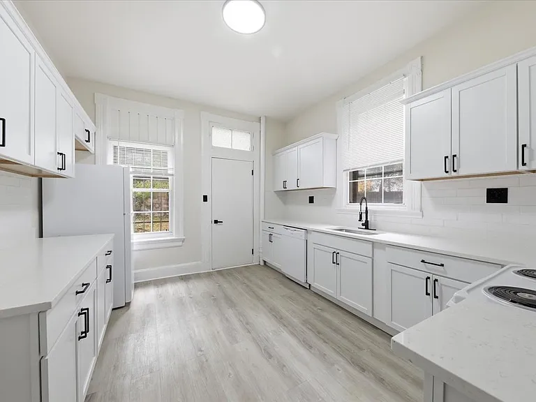 2502 Halstead St — Photo 2