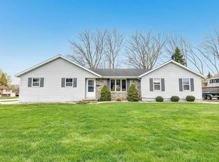 2705 Shade Tree Ln, Green Bay, WI 54313