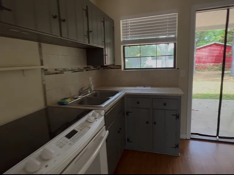 60 Wolverine Ave — Photo 6