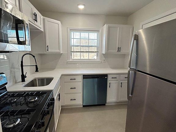 3rd image of 202 E Gregory Blvd #1B-1Ba