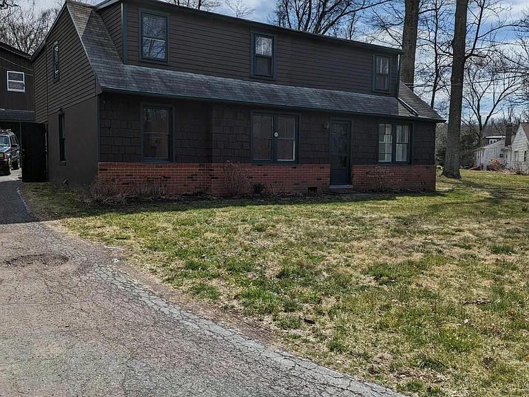 107 E Rockhill Rd — Photo 3