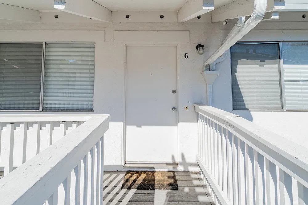 2 bed, 860 sqft, $3,786 — Photo 1