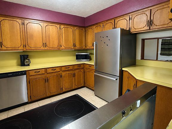 4th image of 210 Holly Lk W