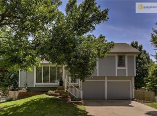 12827 S Navaho Dr, Olathe, KS 66062