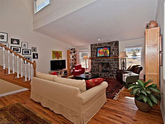 2nd image of 565 Stepping Stone Ln