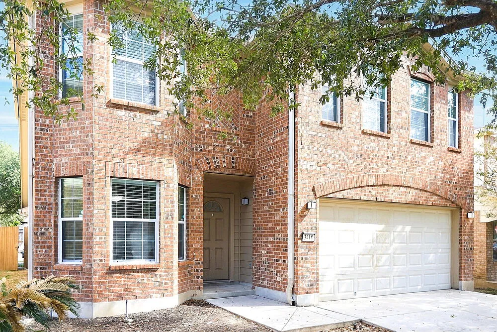 4 bed, 2.5 bath, 2319 sqft, $1,890 — Photo 4
