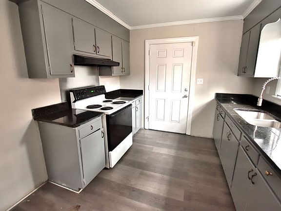 5th image of 227 Clayton St