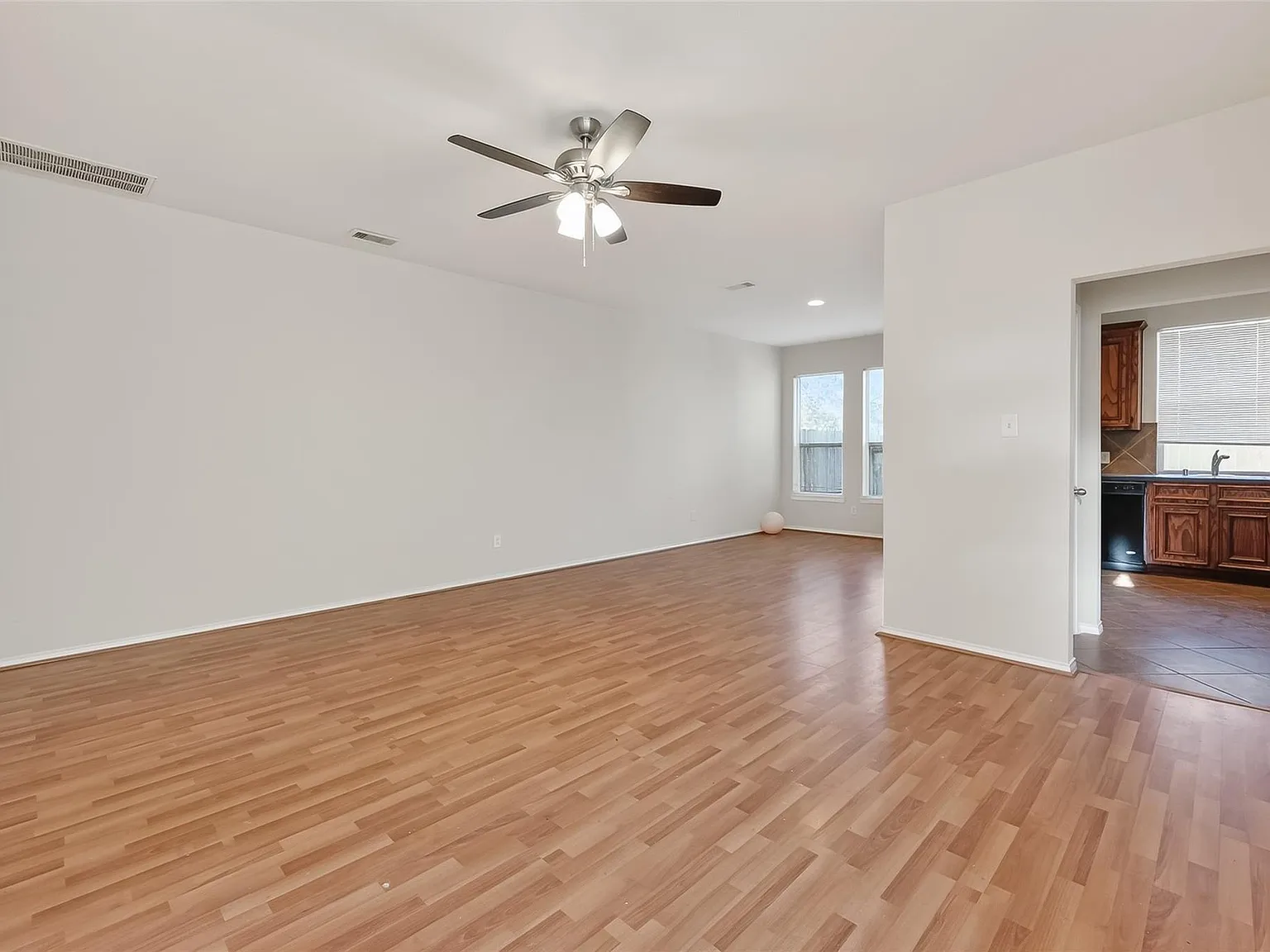 2 bed, 2.5 bath, 1448 sqft, $1,800 — Photo 3