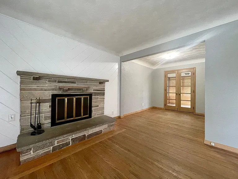 1953 White Bear Ave N — Photo 2