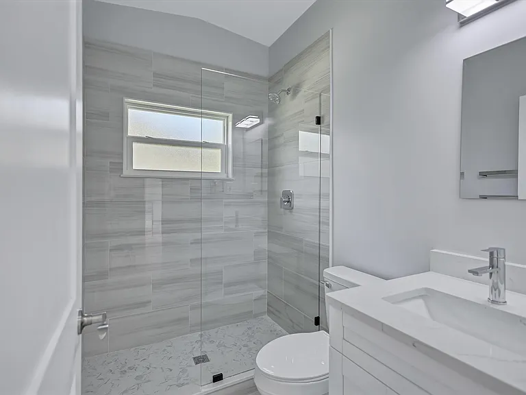 325 Capri Blvd #2 — Photo 14