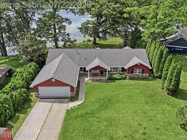5730 Cowell Rd, Brighton, MI 48116