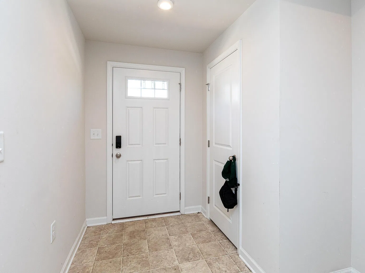 4005 Lush Grove Dr — Photo 3
