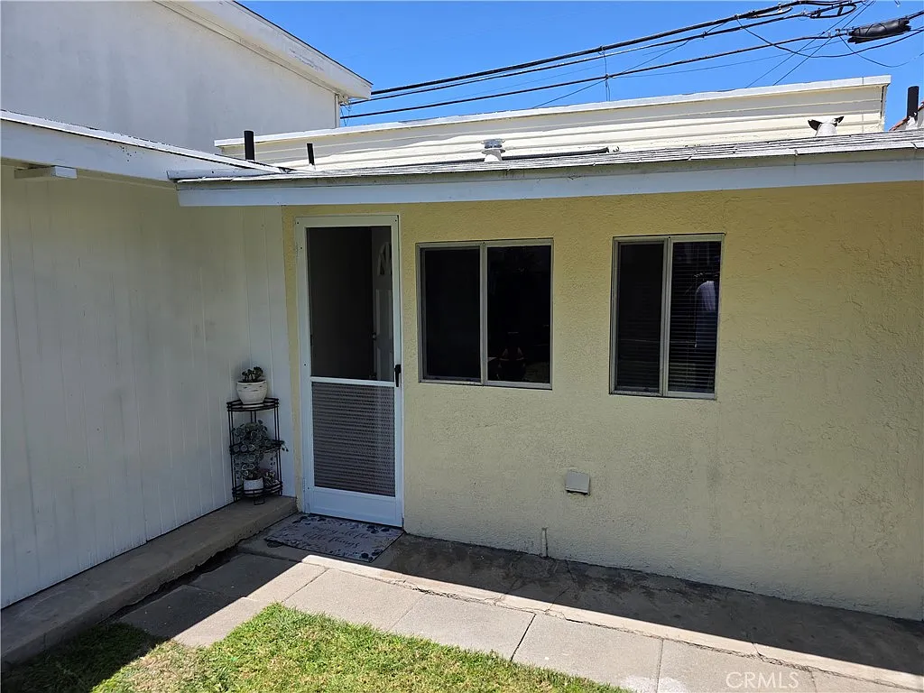 Building Photo - 1637 Cota Ave