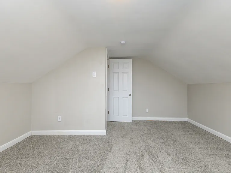 1050 S Keim St — Photo 32