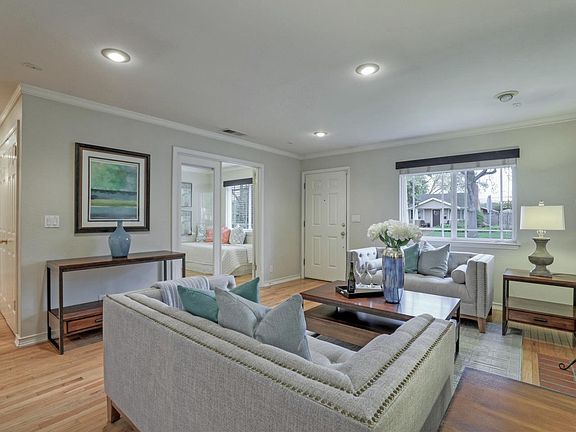 4th image of 2399 Kenwood Ave