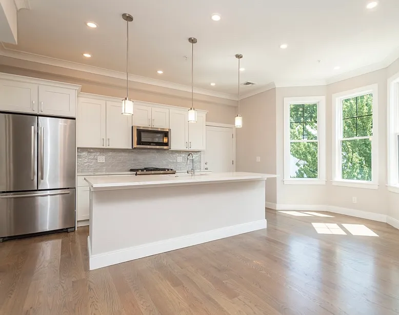 4 bed, 1500 sqft, $4,800 — Photo 1
