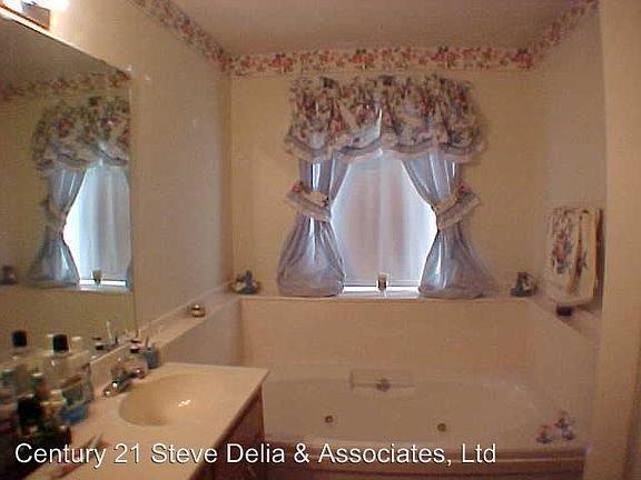 5th image of 1604 Charlotte Dr
