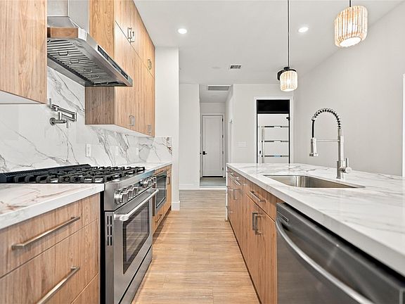 2nd image of 317 Palmer St
