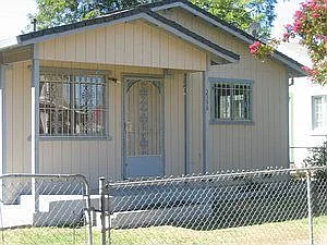 2338 E Lafayette St photo 1