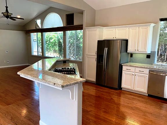 5th image of 48 E Country Club Dr