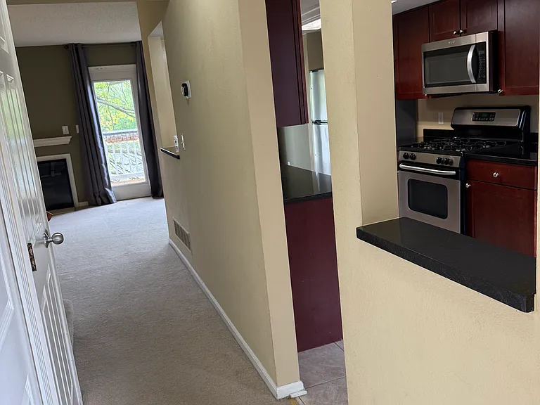 243 Fieldcrest St — Photo 3