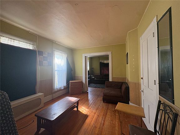 5th image of 27 Cedar St