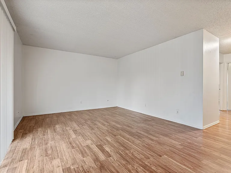 Sandy Terrace Apartments — Photo 18