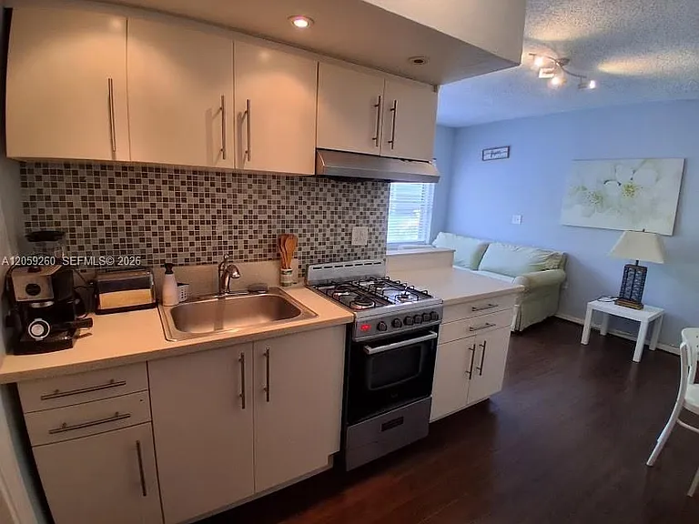 1555 Pennsylvania Ave #203 — Photo 6