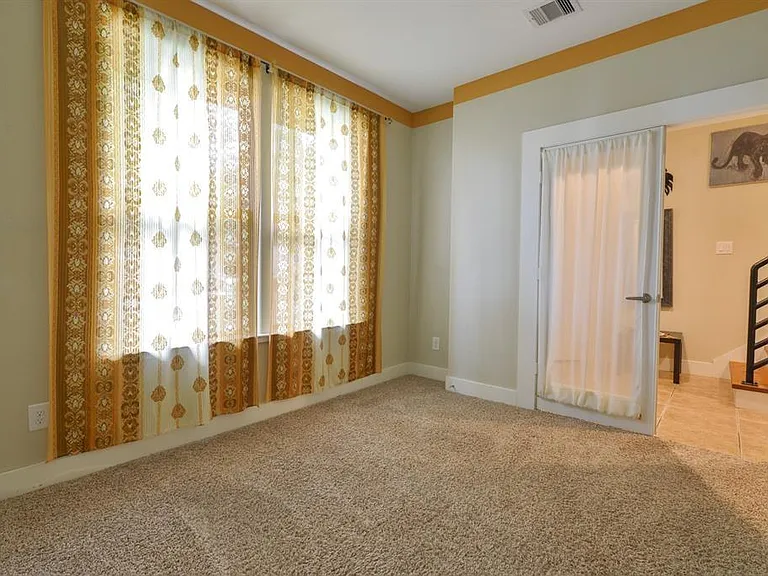 1807 W Webster St — Photo 35